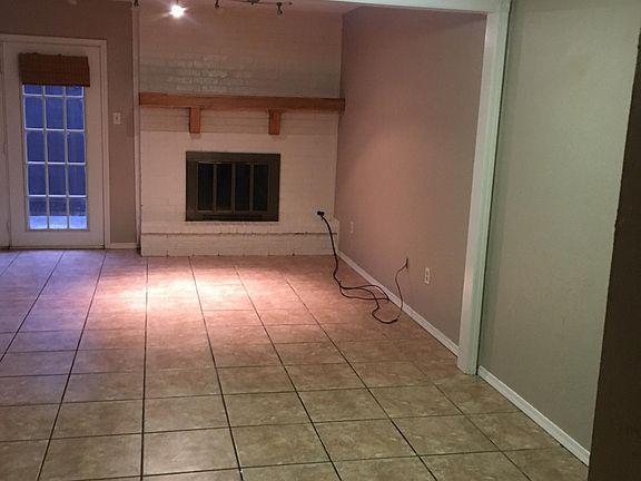 4th image of 4514 NE Arlington Ave
