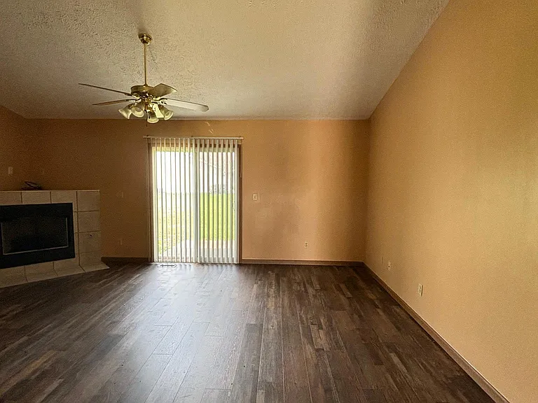 304 Brunswick Dr #B — Photo 8