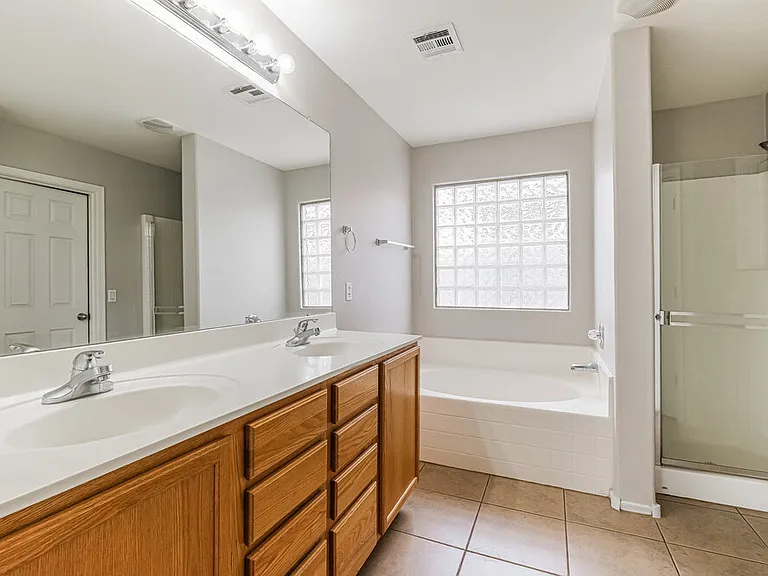 7814 S 72nd Ln — Photo 11