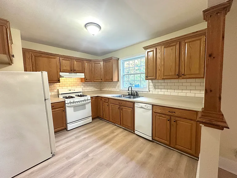 227 Sawyer St — Photo 6