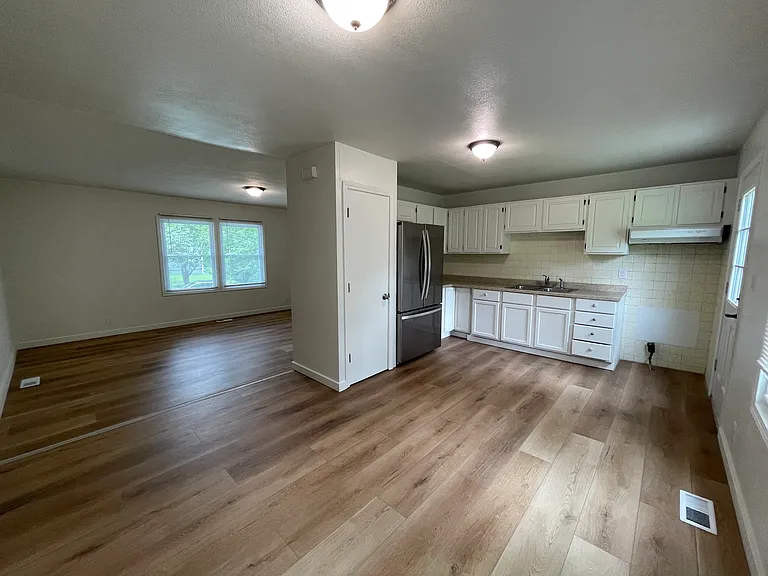 9306 Lewis Ave — Photo 5