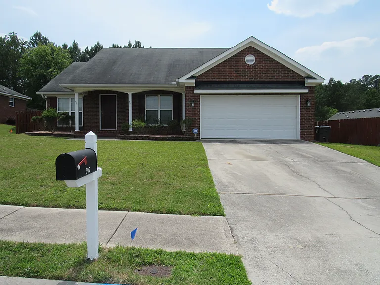 307 Starling Dr — Photo 1