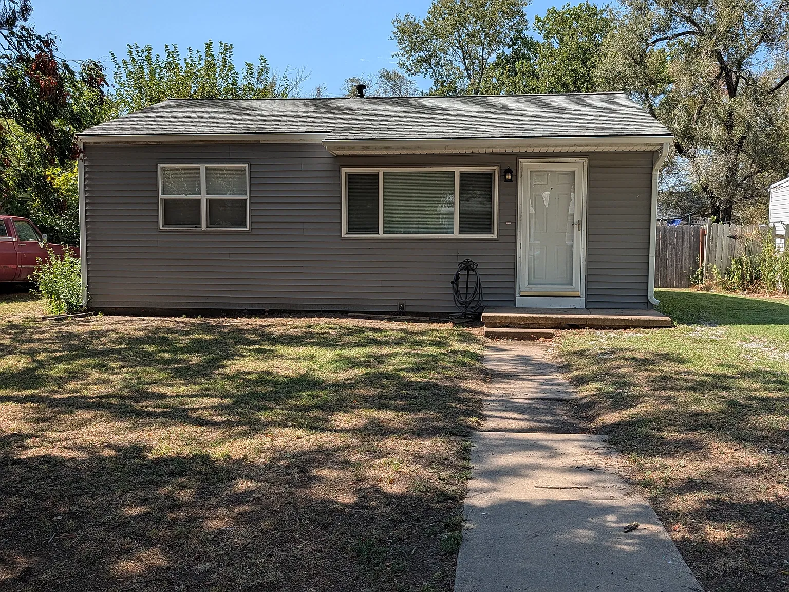 2 bed, 720 sqft, $995 — Photo 1