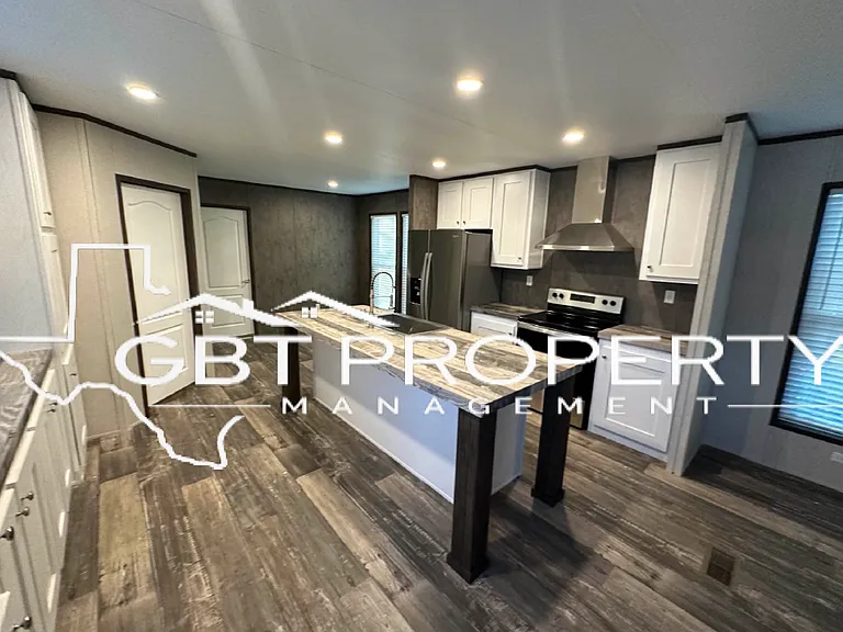 6227 N Oklahoma Trl — Photo 1
