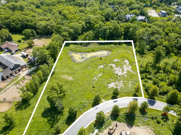 5 Templeton Dr, Oak Brook, IL 60523