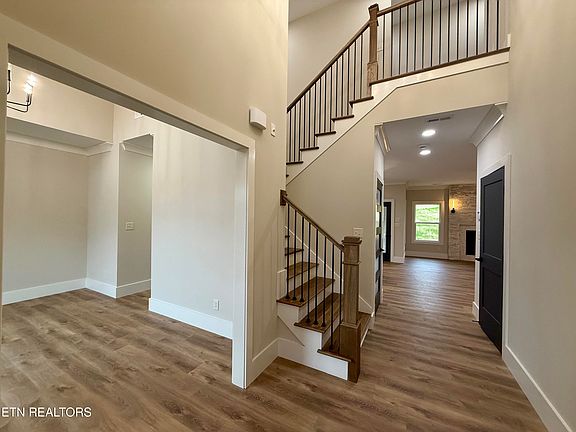 5th image of 2206 Hickory Crest Ln