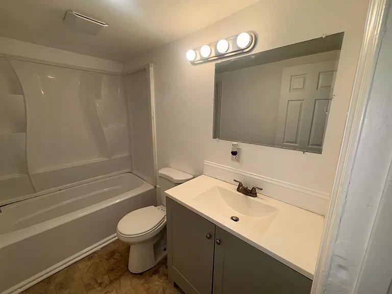 1137 S Christiana Ave — Photo 9