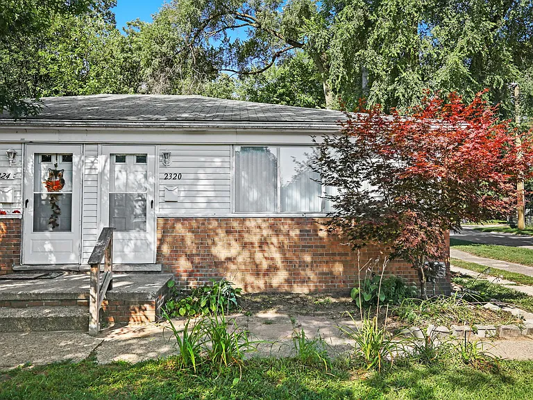 2758 Ackley Ave — Photo 17