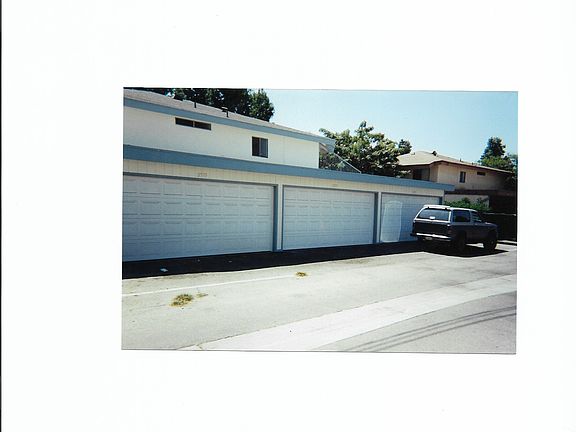 3rd image of 2528 Price Dr