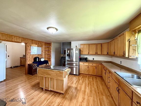 4th image of 904 Bielenberg St