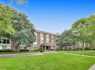 1030 S Fernandez Ave APT 2B, Arlington Heights, IL 60005