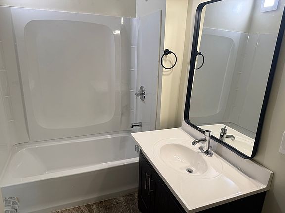 5th image of 2210 Capitol Ave #3