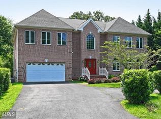 2001 Woodford Rd, Vienna, VA 22182