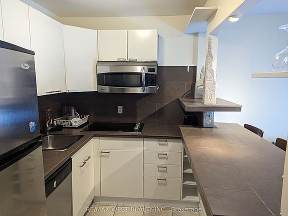5th image of 914 Yonge St #1206