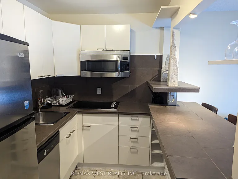914 Yonge St #1206 — Photo 5