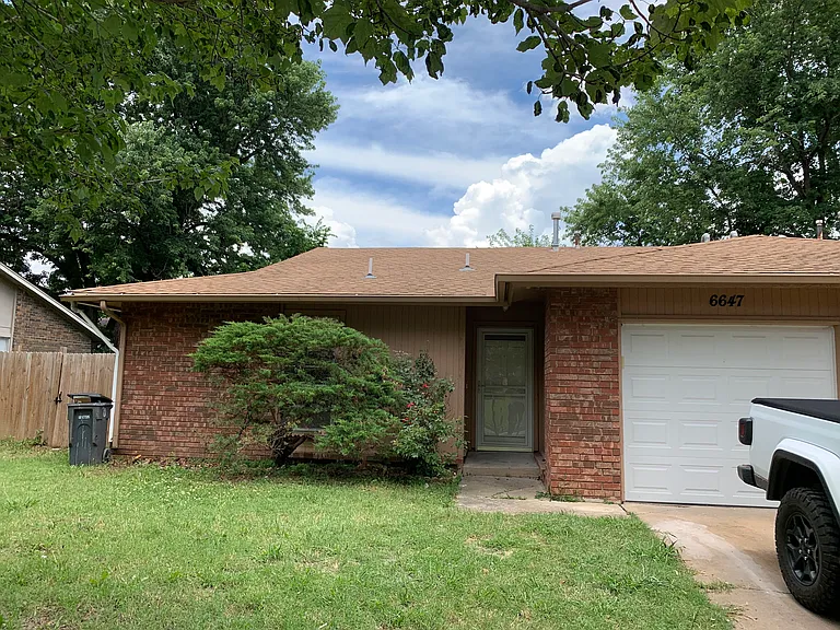6647 S Rockford Ave — Photo 1