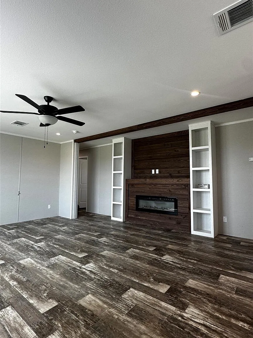 4 bed, 2.0 bath, 1458 sqft, $2,200 — Photo 3