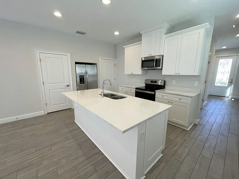 2502 W Fig St #2 — Photo 6