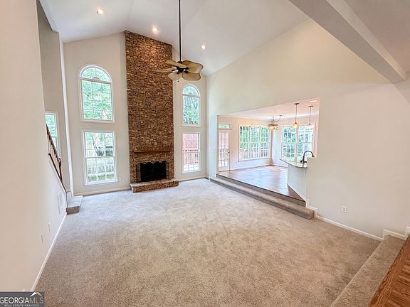 3rd image of 165 Fieldstone Edge