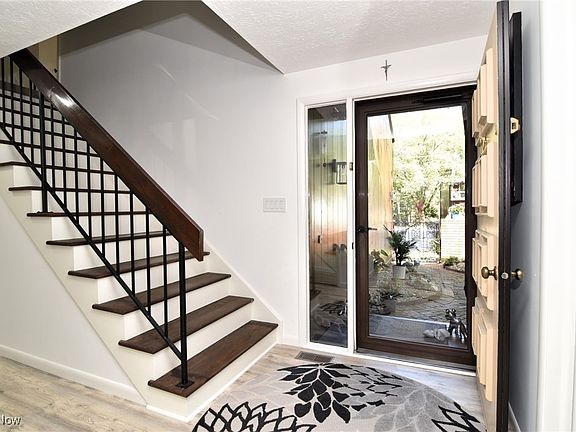 3rd image of 875 Spicers Ln