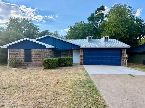 1729 W Doyle St, Granbury, TX 76048