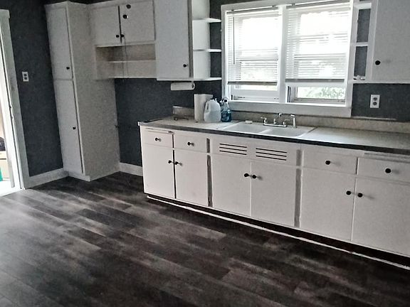 5th image of 2702 S Hillock Ave #2