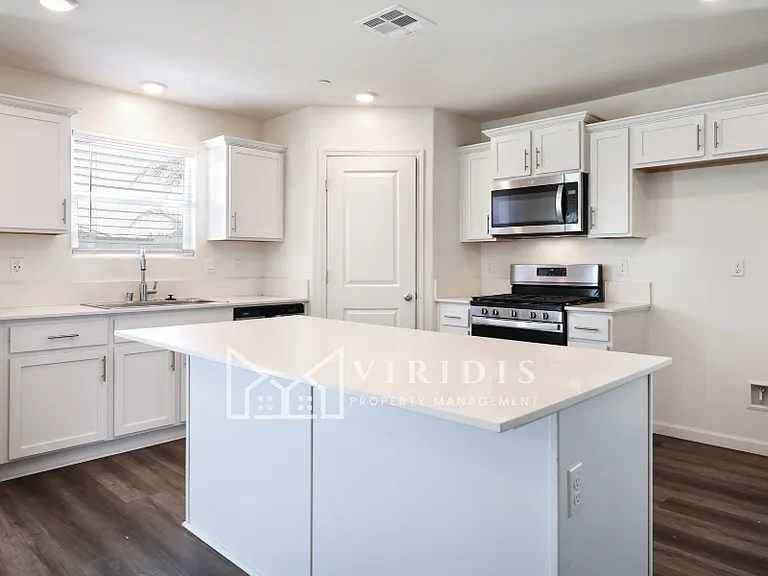 5917 Vespucci Ave — Photo 6