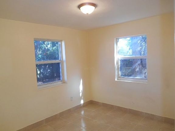 4th image of 1700 NE 47th St
