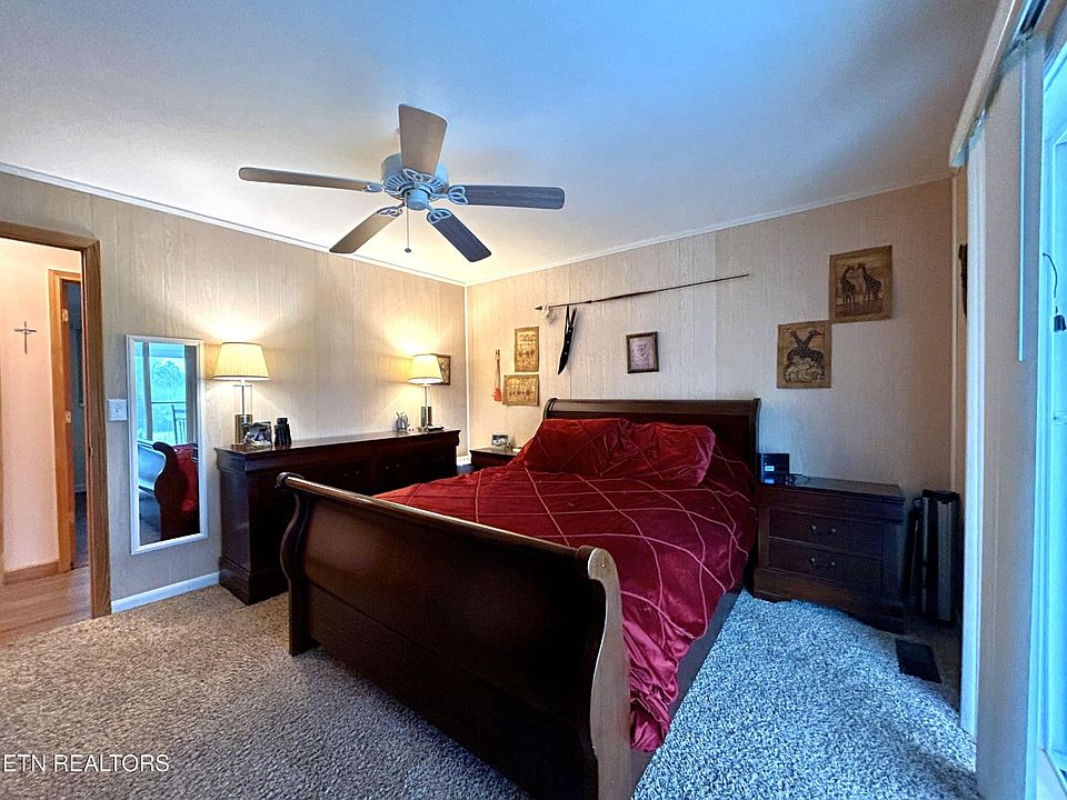 19th image of 1038 Newton Ln