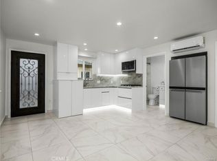 18841 Collins St #18841, Tarzana, CA 91356