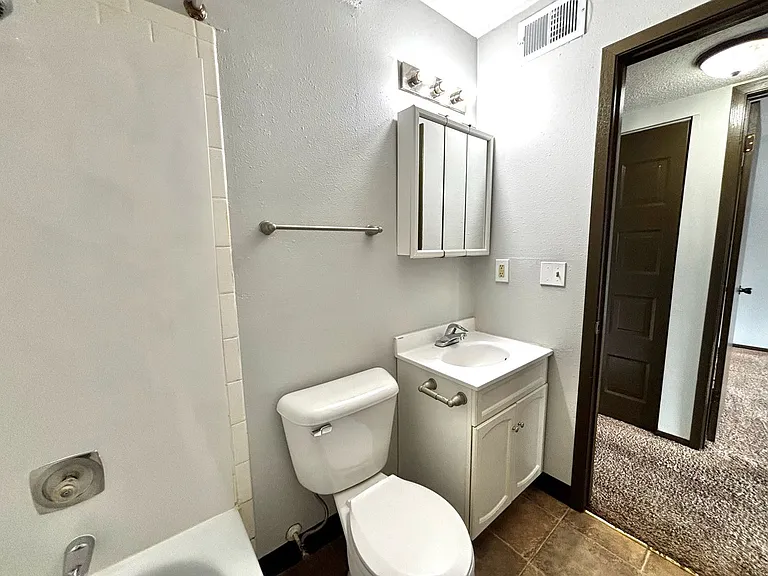 Breckenridge Davenport Apartments — Photo 34