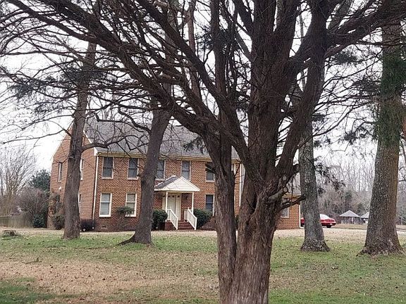 3rd image of 147 Brittany Ln