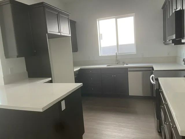 4 bed, 1696 sqft, $3,800 — Photo 3