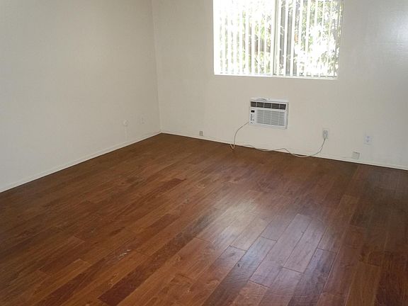4th image of 18541 Dearborn St APT 3