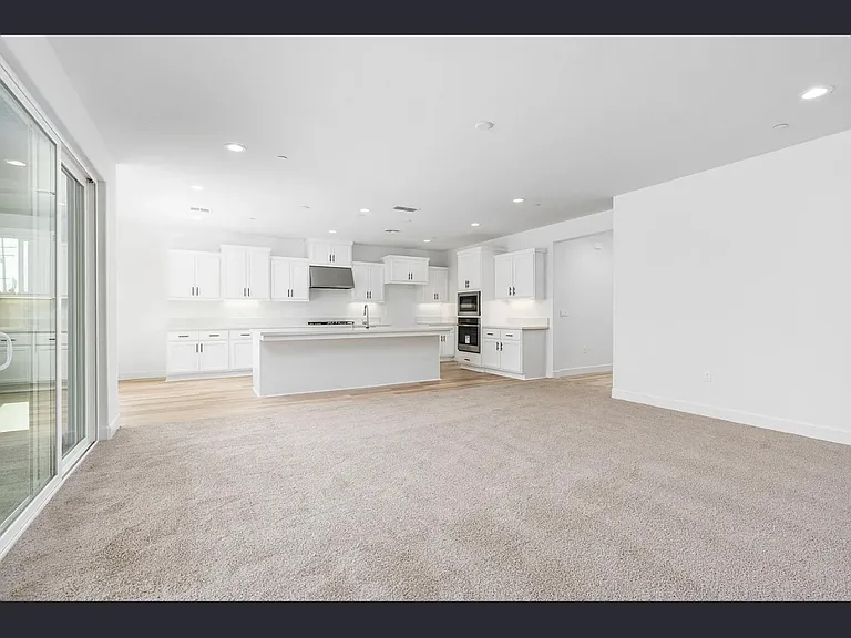 2901 Sand Hills Ave — Photo 4