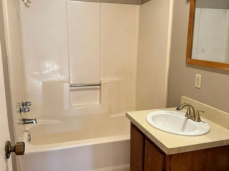 234 San Angelo St — Photo 3