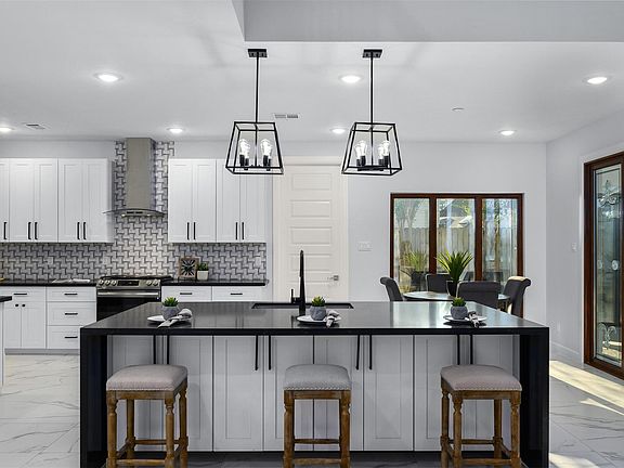 4th image of 15526 Walkwood Dr