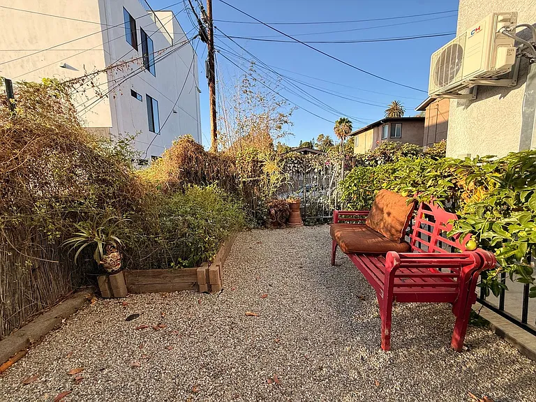 1027 Coronado Terrace — Photo 25