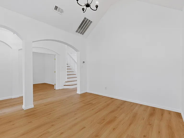 7807 Kristina Dr — Photo 5