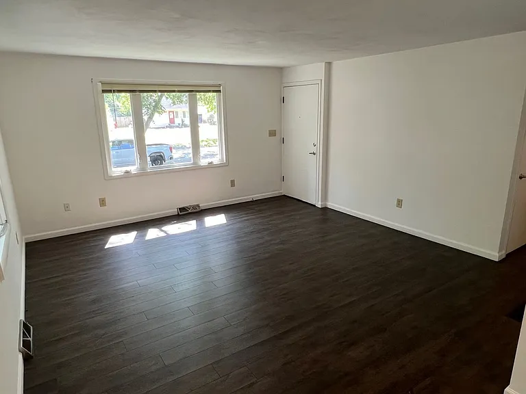 1612 W University Ave — Photo 2