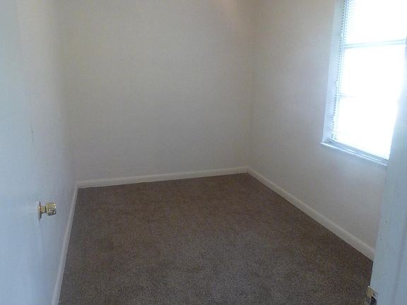 e possible 3rd bedroom, office