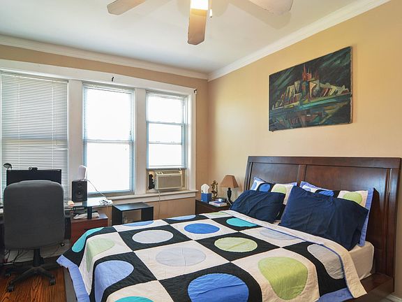 3rd image of 1214 N Wolcott Ave APT 2F