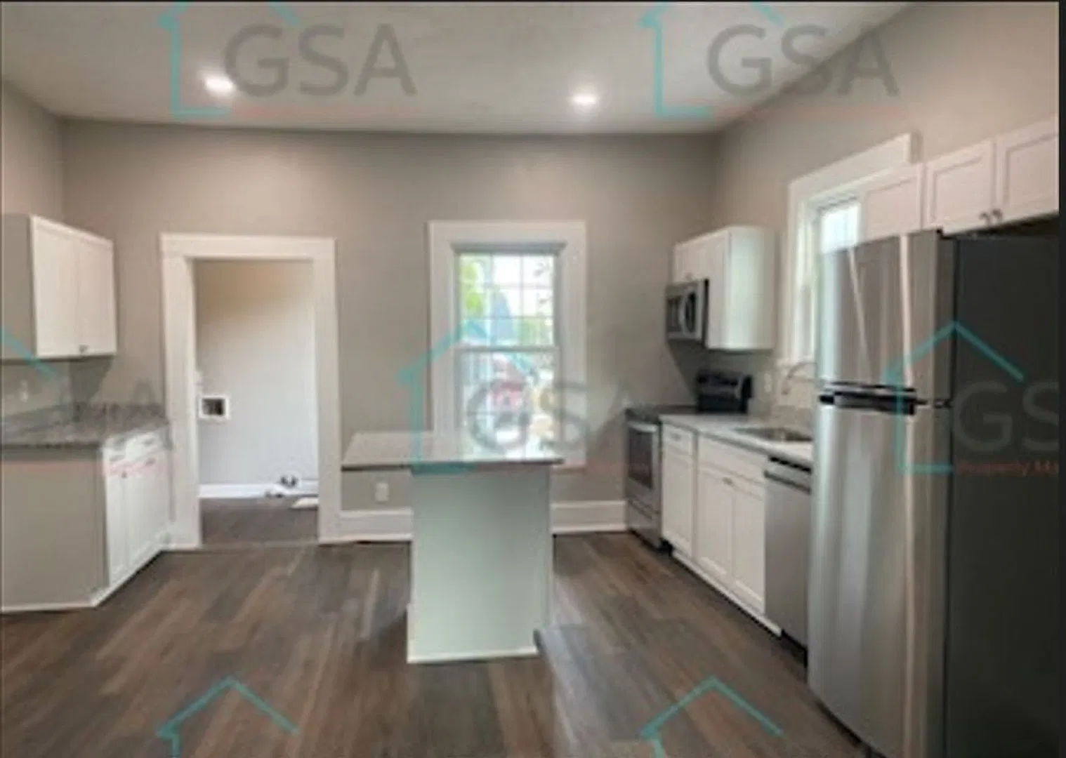2 Bedroom 2 Bath Available! — Photo 4