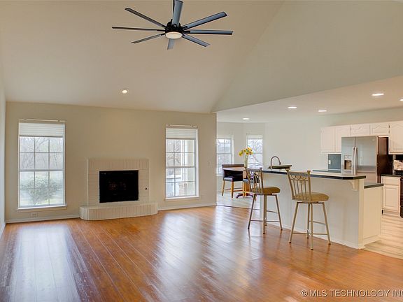 4th image of 11511 S 108th East Pl