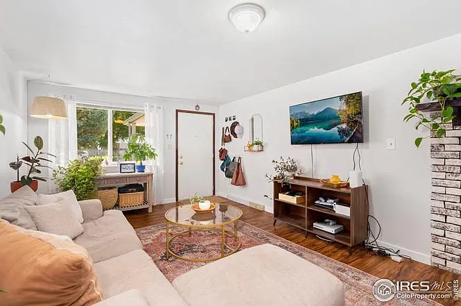 2216 Albany Ct — Photo 12