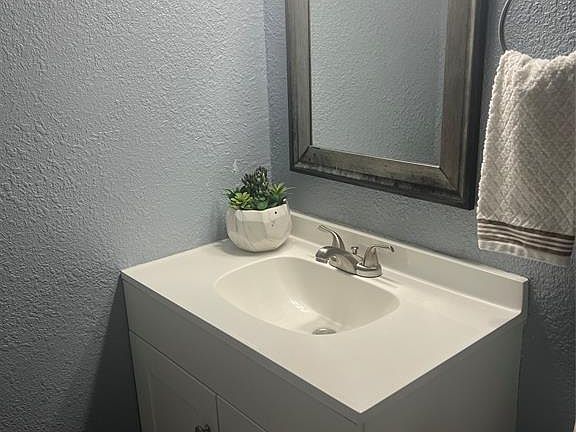 4th image of 12151 Sharpview Dr