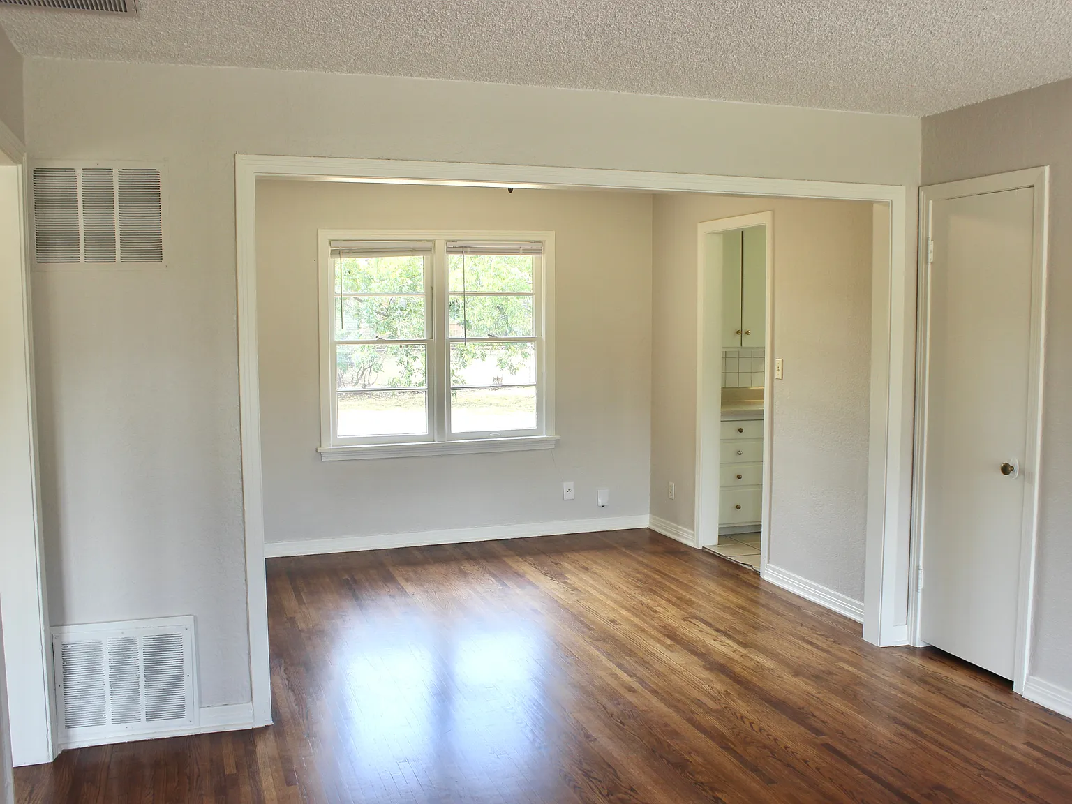 2 bed, 795 sqft, $1,200 — Photo 4