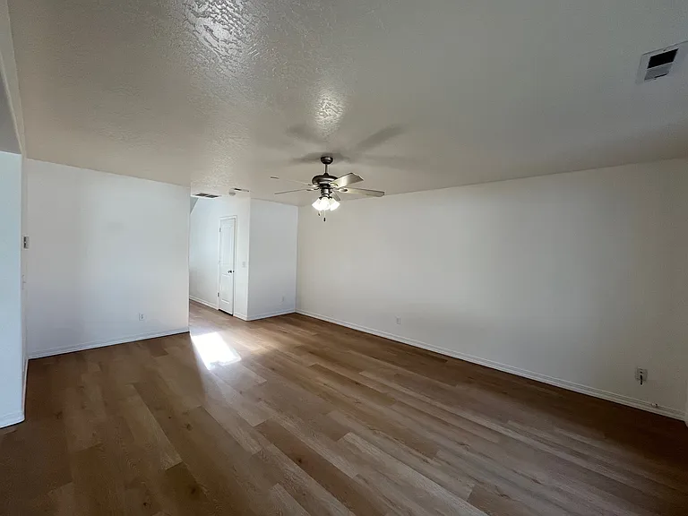 7327 N Bedford Ln — Photo 2