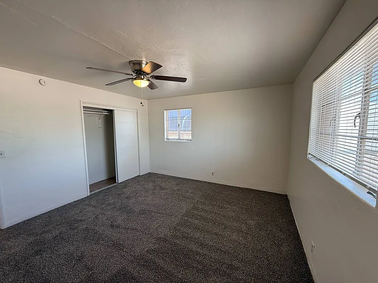 1325 N Venice Ave — Photo 18