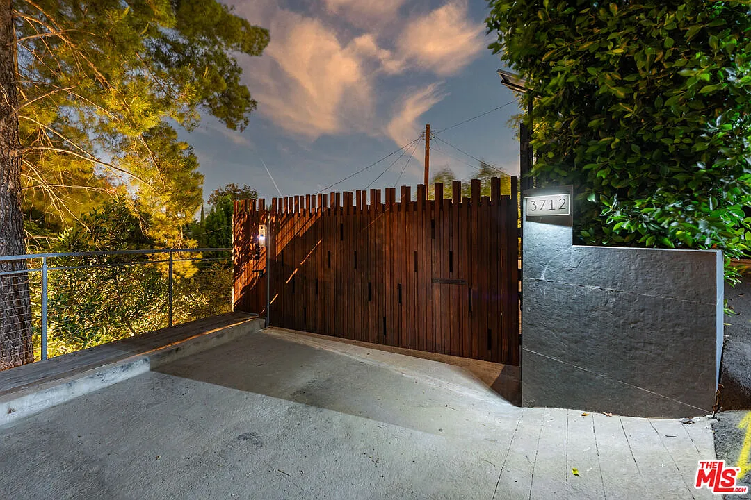 Building Photo - 3712 Broadlawn Dr